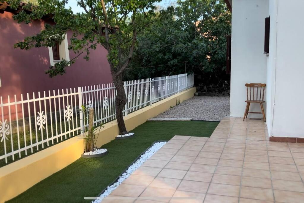 Comoda Villetta Con Giardino ซาน เตโอโดโร ภายนอก รูปภาพ